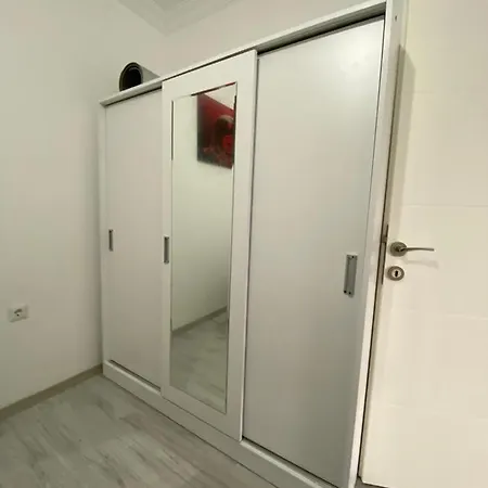 Sessiz Ve Konforlu 2 Odali Daire דירה
